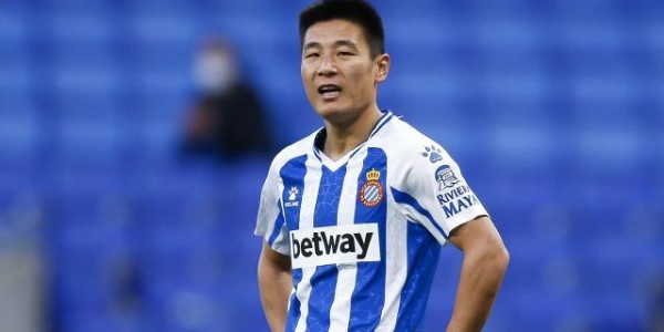 开云体育-中日韩球员PK武磊成大输家 离谱传球+错失绝平球