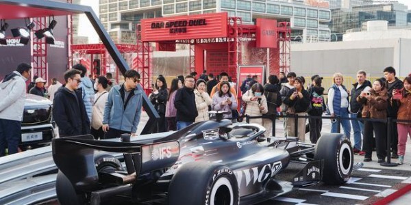 开云体验-从《飞驰人生》到飞驰人生：2026格子旗嘉年华启幕 经典F1战车亮相西岸