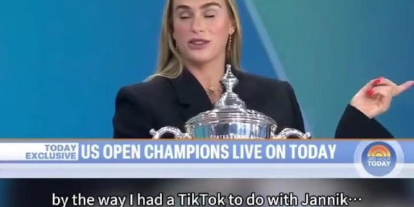 开云官网-阿卡配合萨巴伦卡整相声大秀幽默，温网后15天特训助其成00后首富