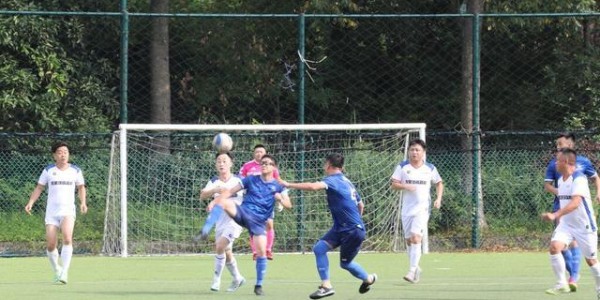 开云体育-绿茵逐梦！市运会足球项目（社会组）比赛举行