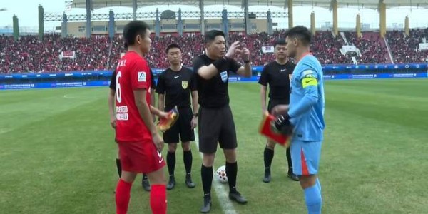 2-1，河南队负分清零，姆布拉4个单刀只打进1球 乔迪毫无防守体系
