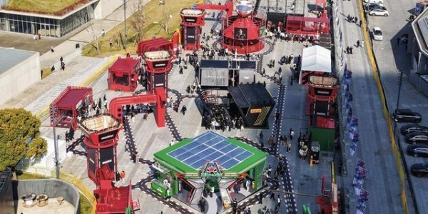 开云体验-从《飞驰人生》到飞驰人生：2026格子旗嘉年华启幕 经典F1战车亮相西岸